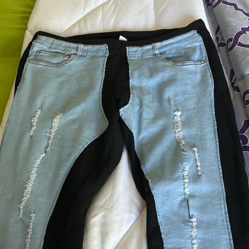 Jeans/sweat material with some cuts style.